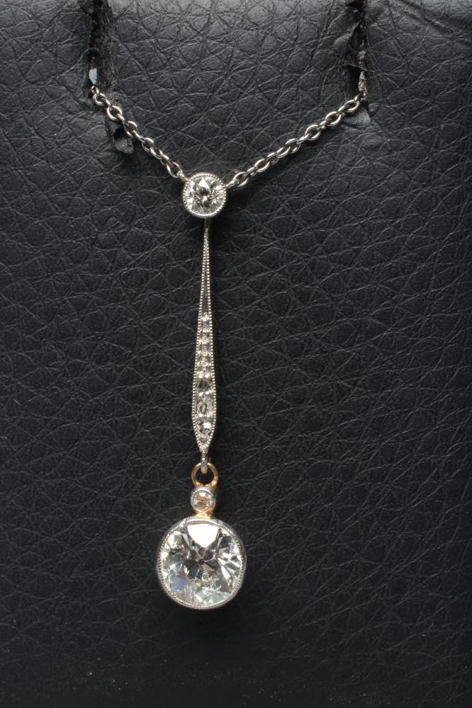A DIAMOND PENDANT Image