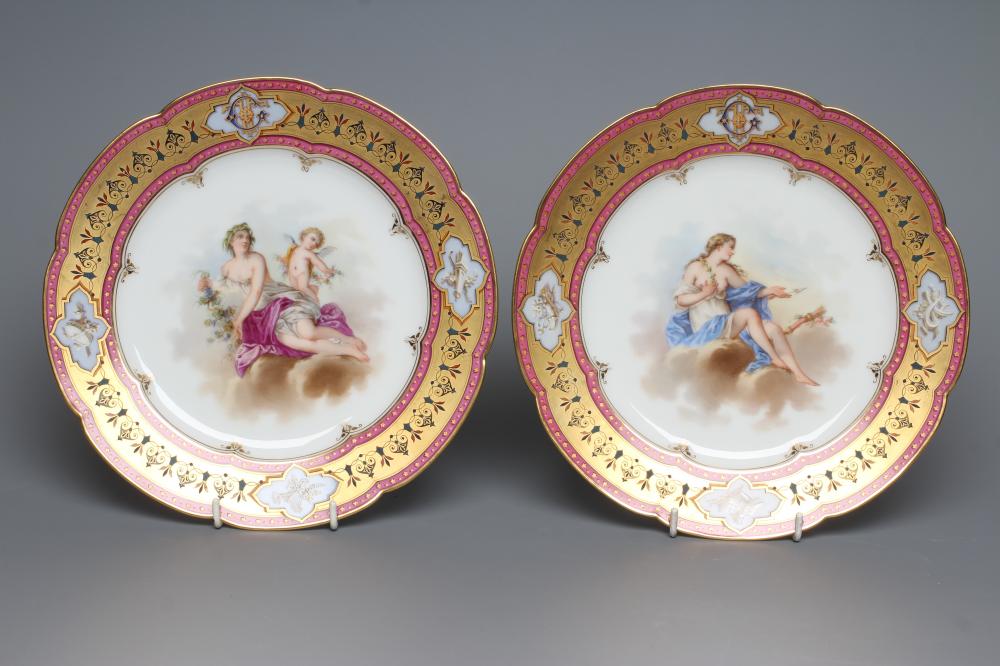 A PAIR OF FRENCH PORCELAIN CABINET PLATES Image