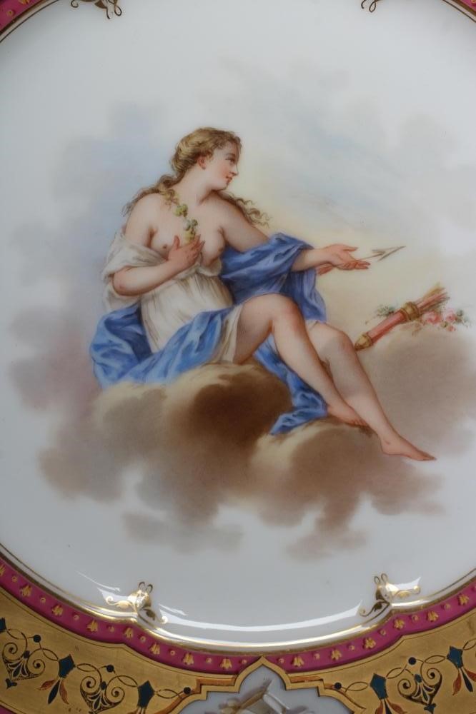 A PAIR OF FRENCH PORCELAIN CABINET PLATES Image