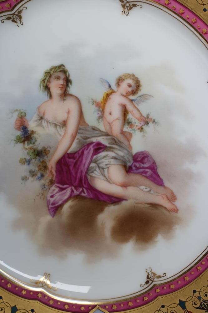A PAIR OF FRENCH PORCELAIN CABINET PLATES Image