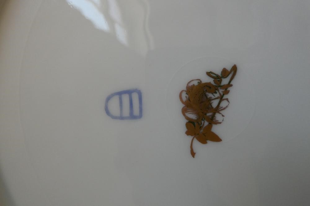 A PAIR OF ROSENTHAL PORCELAIN CABINET PLATES Image