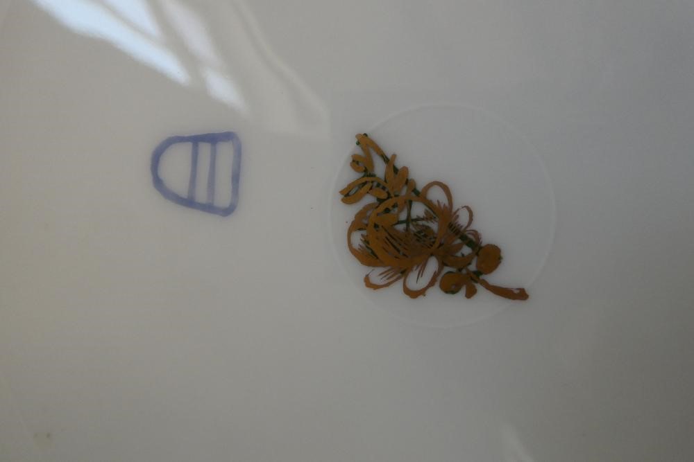 A PAIR OF ROSENTHAL PORCELAIN CABINET PLATES Image