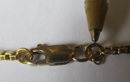 A BOX LINK CHAIN with lobster clasp, stamped 750, 31.1g (Est. plus 24% premium inc. VAT) Image