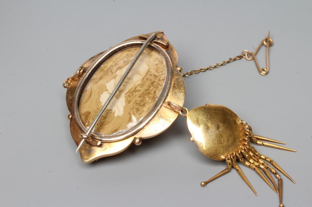 A VICTORIAN BROOCH Image