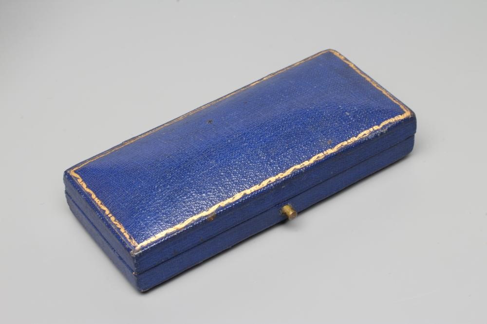 AN ART DECO SAPPHIRE AND DIAMOND BAR BROOCH Image