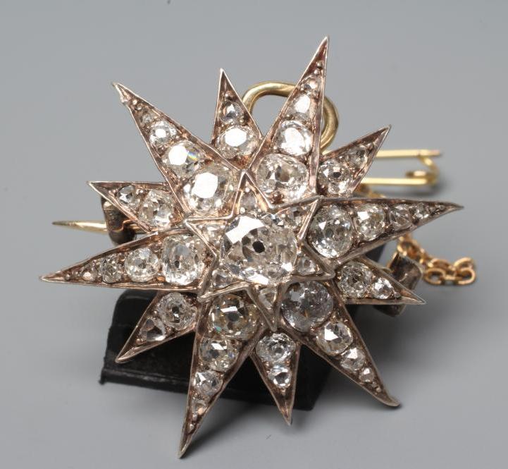 A VICTORIAN DIAMOND STAR BROOCH/PENDANT Image
