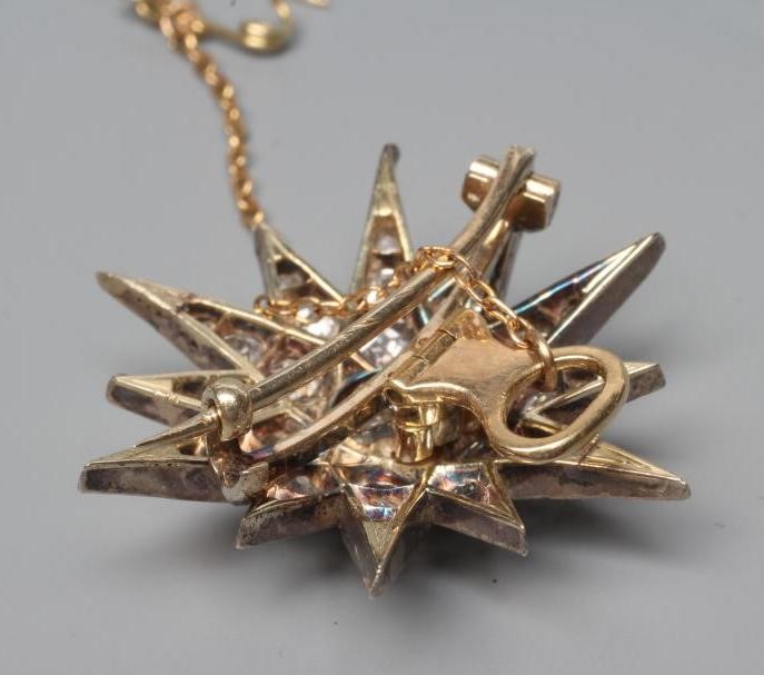 A VICTORIAN DIAMOND STAR BROOCH/PENDANT Image