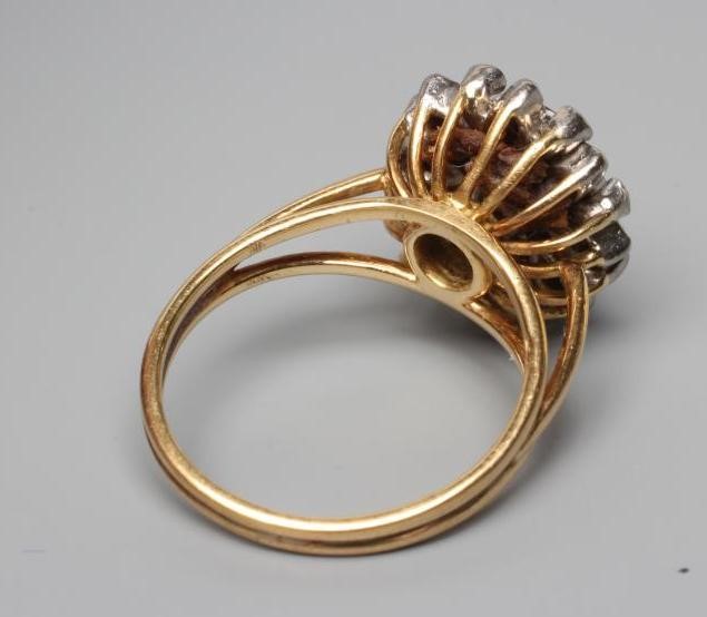 A SAPPHIRE AND DIAMOND CLUSTER RING Image