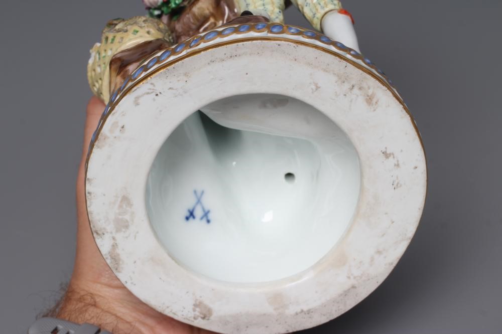 A MEISSEN PORCELAIN FIGURE GROUP Image