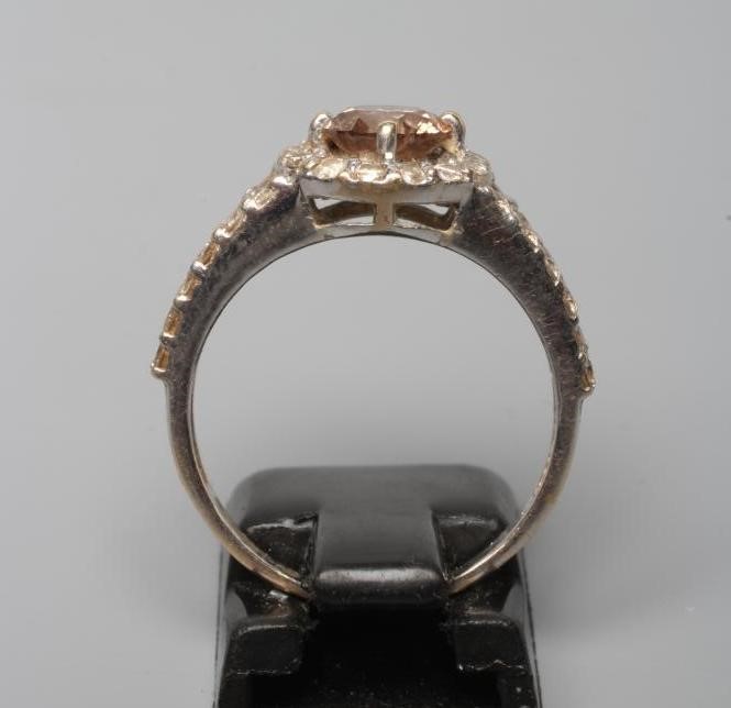 A CHAMPAGNE DIAMOND CLUSTER DRESS RING Image