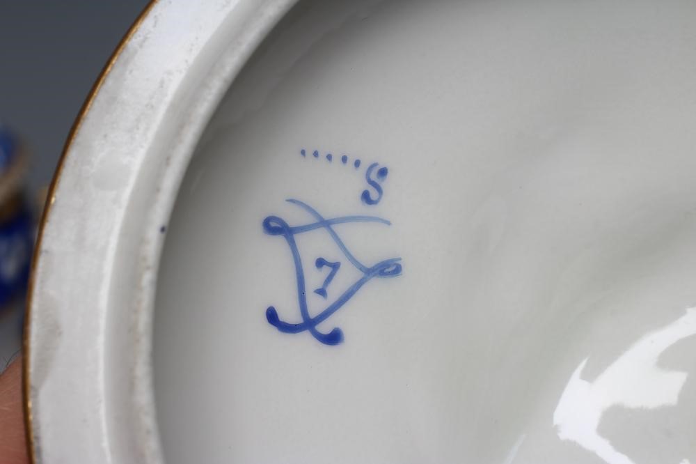 A FRENCH PORCELAIN LARGE TWO HANDLED CUP AND COVER Image