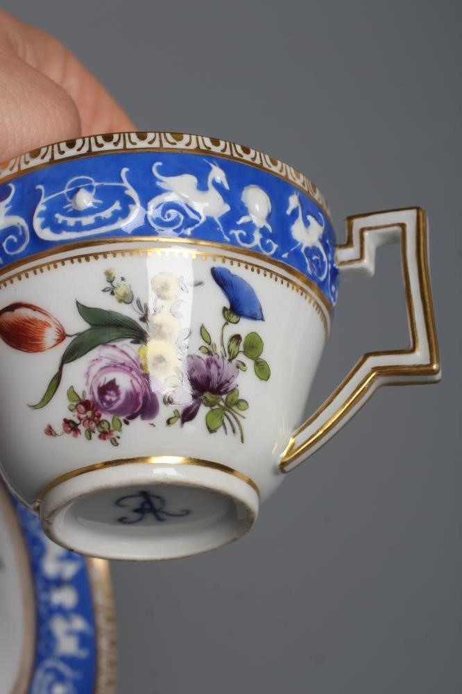 A FRENCH PORCELAIN LARGE TWO HANDLED CUP AND COVER Image