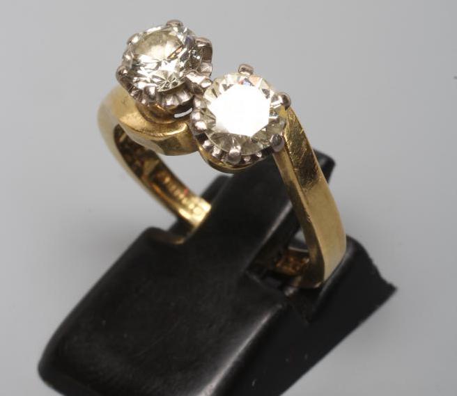 A TWO STONE CROSSOVER DIAMOND RING Image