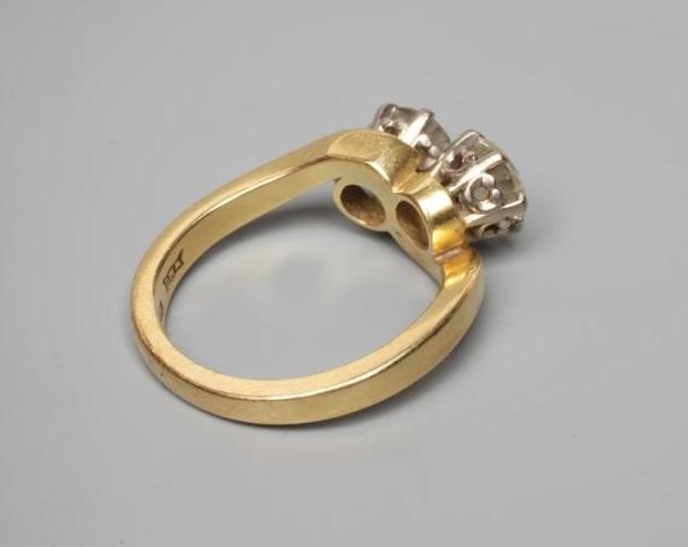 A TWO STONE CROSSOVER DIAMOND RING Image