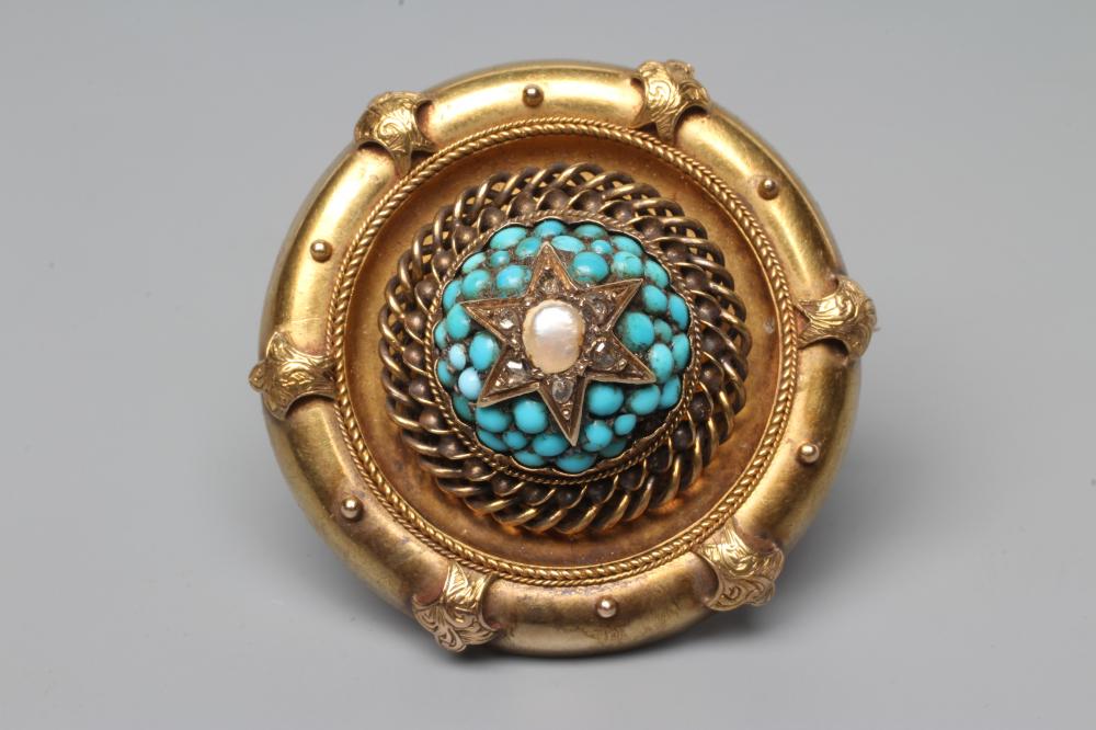 A VICTORIAN BOSS BROOCH Image