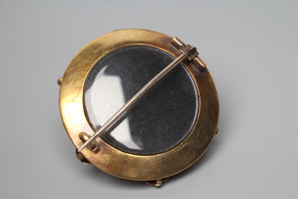 A VICTORIAN BOSS BROOCH Image