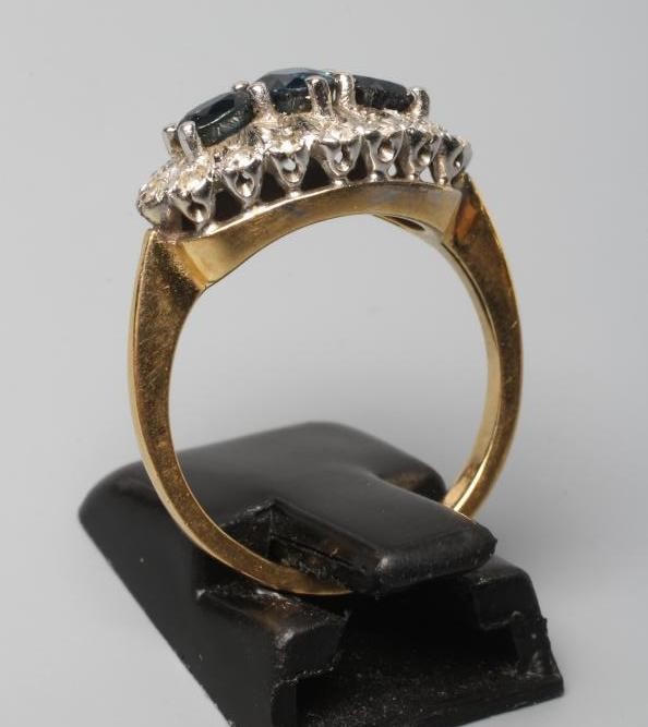 A SAPPHIRE AND DIAMOND DRESS RING Image