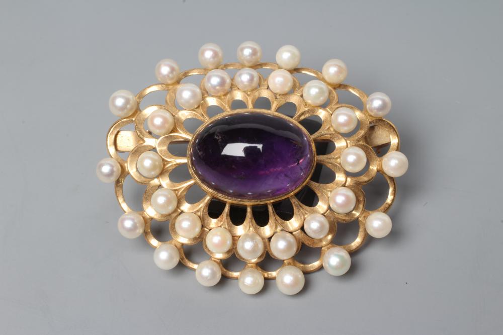 AN AMETHYST AND CULTURED PEARL OVAL BROOCH Image