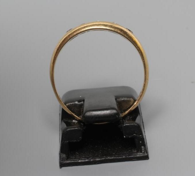 A LATE VICTORIAN DIAMOND RING, set with five mix cut stones in a boat panel to a plain 18ct gold Image