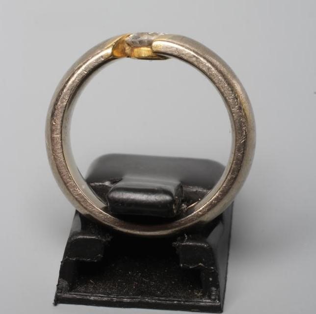 A SOLITAIRE DIAMOND RING Image