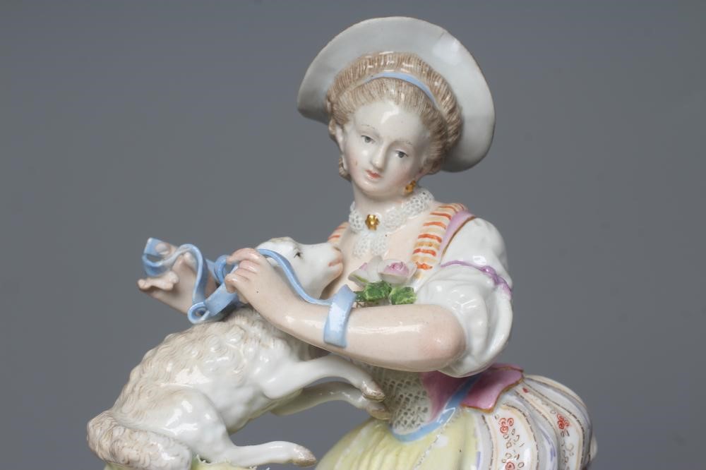 A MEISSEN PORCELAIN FIGURE Image