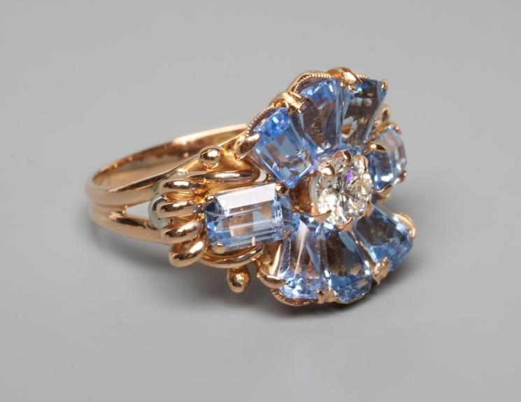 AN AQUAMARINE AND DIAMOND COCKTAIL RING Image