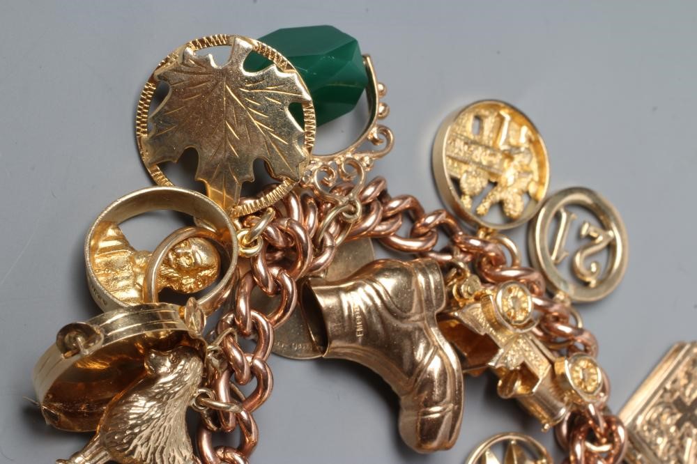 A 9CT GOLD CURB LINK CHAIN BRACELET with padlock fastener Image