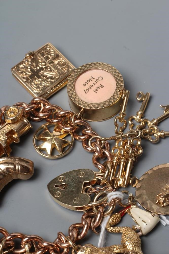 A 9CT GOLD CURB LINK CHAIN BRACELET with padlock fastener Image