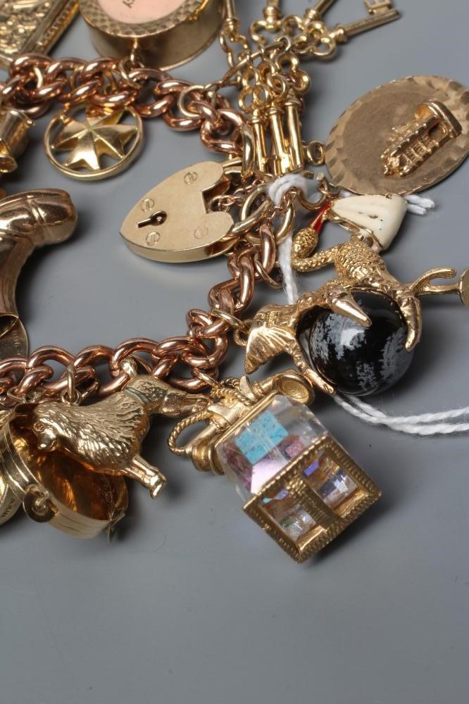 A 9CT GOLD CURB LINK CHAIN BRACELET with padlock fastener Image