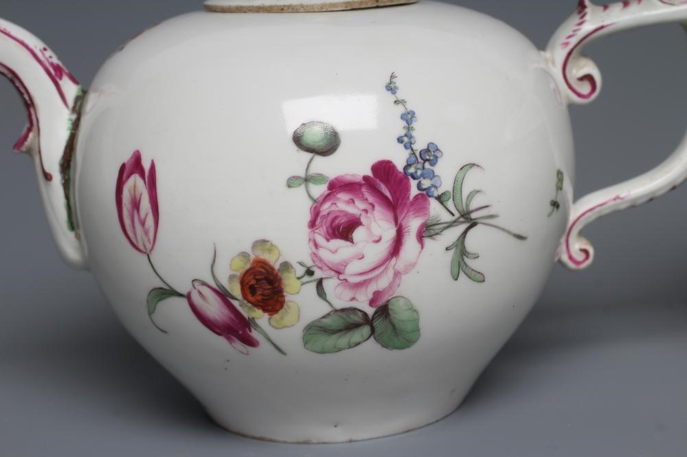A HOCHST PORCELAIN TEAPOT AND COVER Image