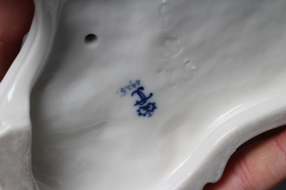 A NYMPHENBURG BLANC-DE-CHINE PORCELAIN FIGURE GROUP Image