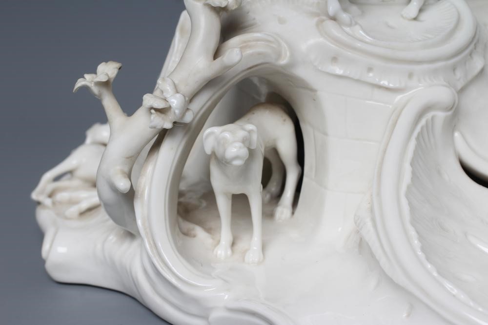 A NYMPHENBURG BLANC-DE-CHINE PORCELAIN FIGURE GROUP Image
