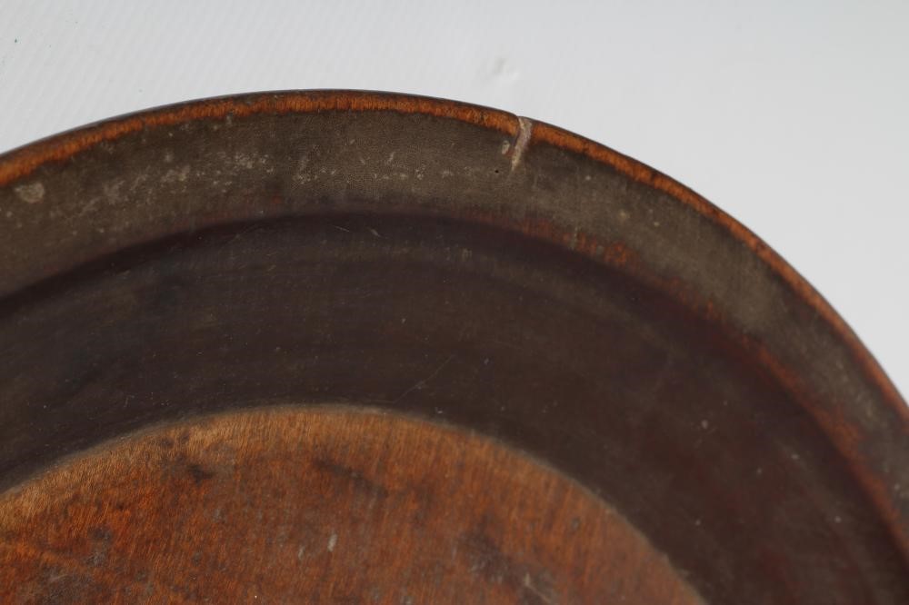 A LARGE TURNED WOOD PLATTER of circular form, 23" diameter (Est. plus 24% premium inc. VAT) Image