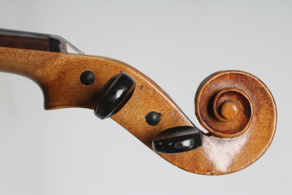 A VIOLIN Image