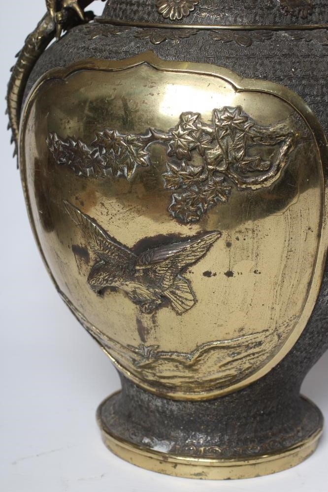 A PAIR OF JAPANESE GILT METAL VASES Image