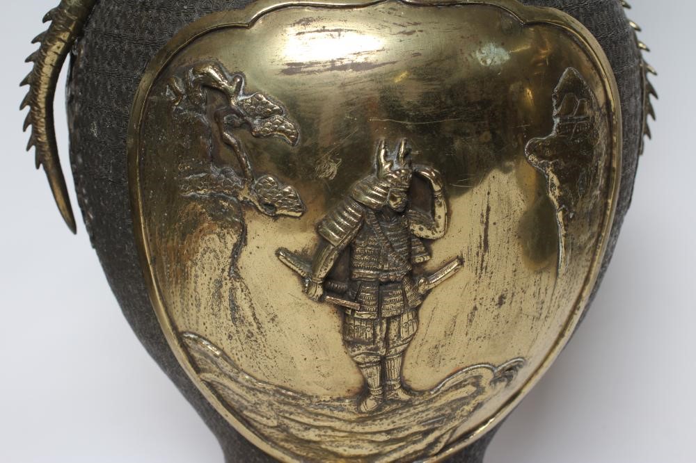 A PAIR OF JAPANESE GILT METAL VASES Image