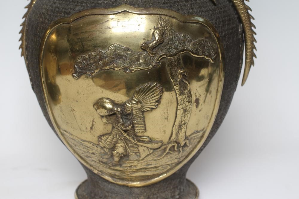 A PAIR OF JAPANESE GILT METAL VASES Image