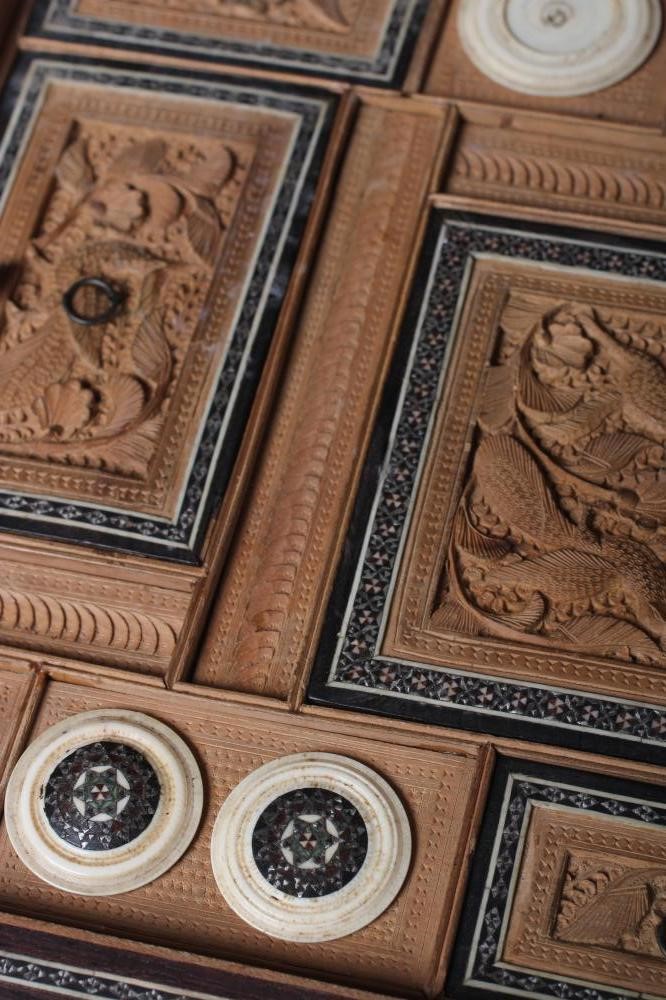 AN ANGLO INDIAN SANDALWOOD SEWING BOX Image