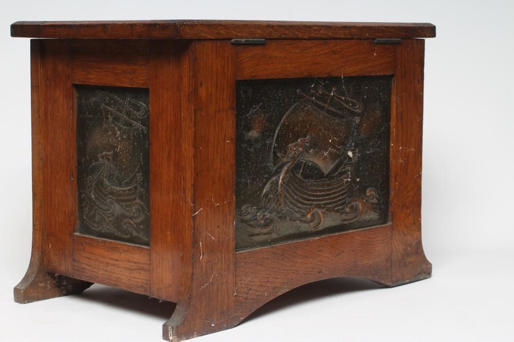 AN ARTS AND CRAFTS OAK COAL BOX Image