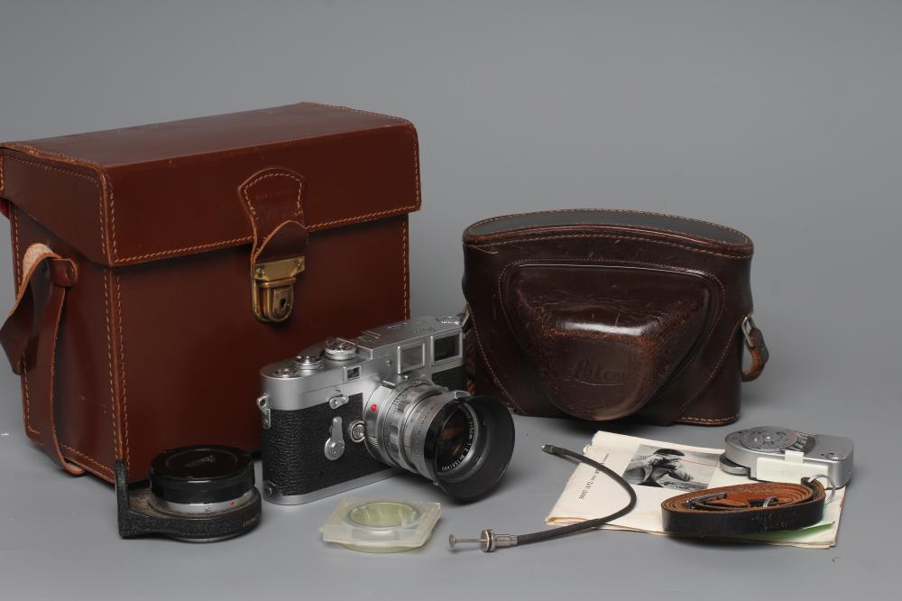 A LEICA M3 ERNST LEITZ WETZLAR CAMERA, numbered 962 844, with Ernst Leitz GmbH Wetzlar Summicron Image