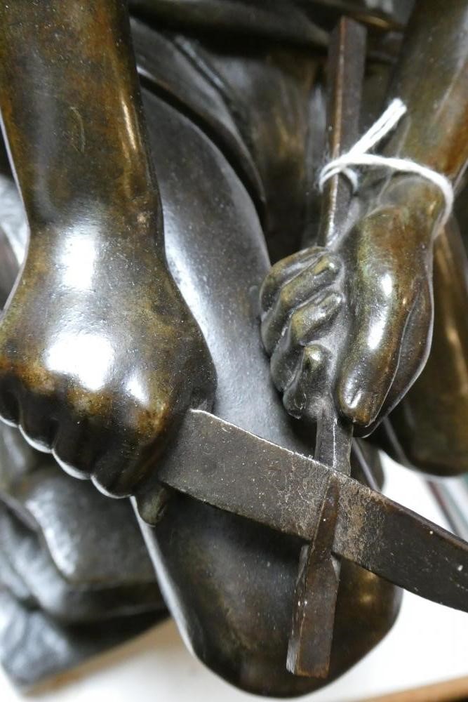 AFTER RAUL XAVIER (Portuguese 1894-1964) "La Premier Fleche", bronze, signed, green patination, Image