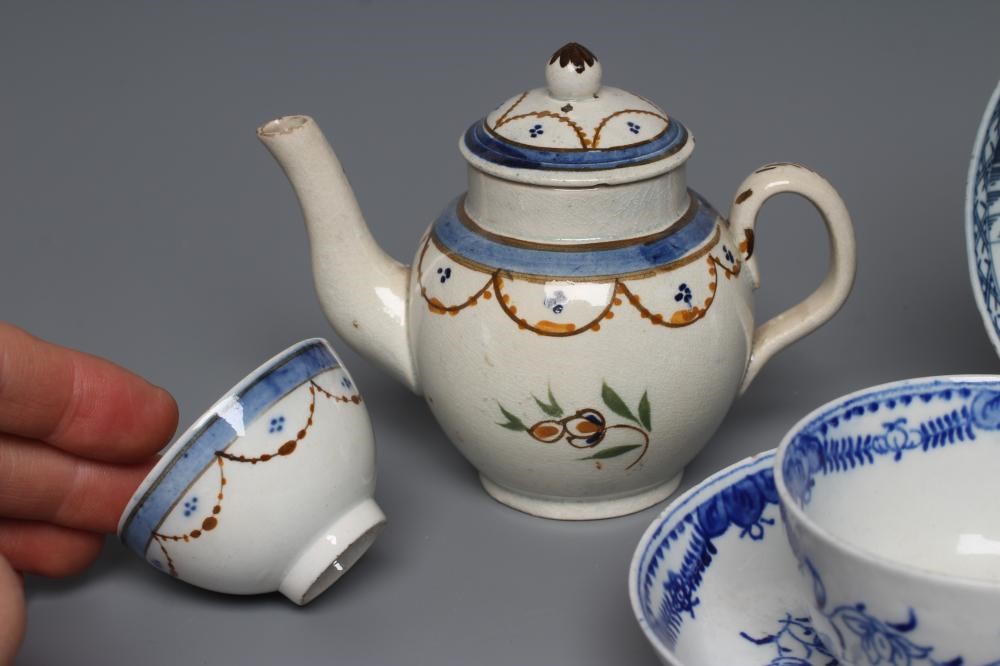 A FIRST PERIOD WORCESTER PORCELAIN TEA BOWL Image