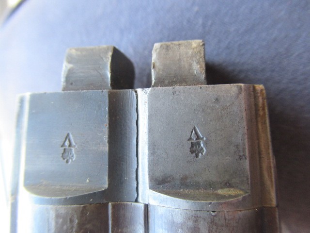 A WILLIAMS & POWELL PERCUSSION 14 BORE DOUBLE BARRELLED SHOTGUN Image