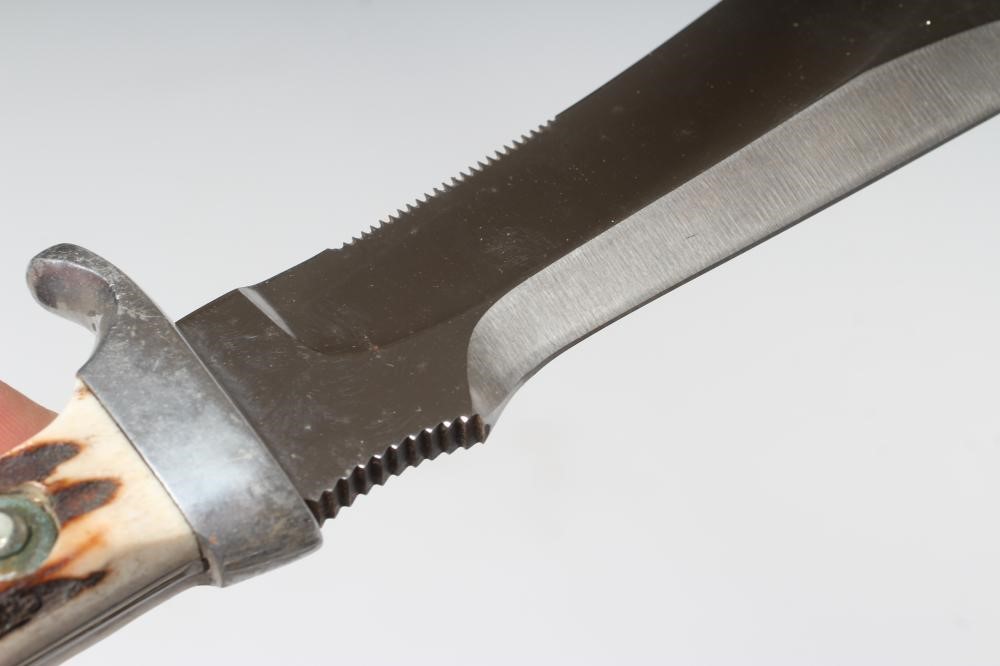 A PUMA 6375 WHITE HUNTER KNIFE, 27282, with 6 " heavy blade, two piece antler grips and leather Image