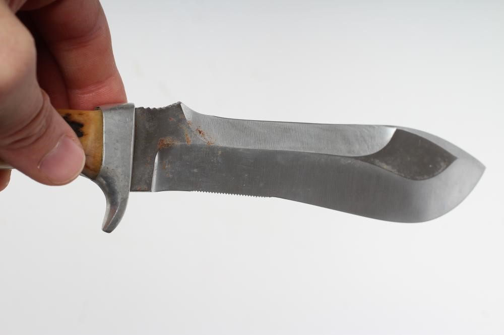 A PUMA 6377 WHITE HUNTER KNIFE, 42607, with 6" heavy blade, two piece antler grips and leather Image