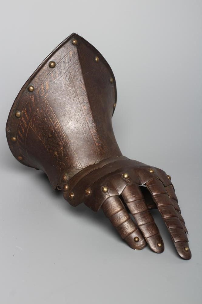 AN ANTIQUE GAUNTLET Image