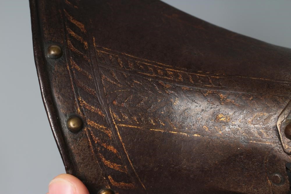 AN ANTIQUE GAUNTLET Image