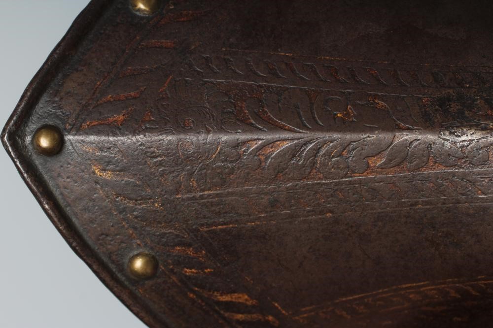 AN ANTIQUE GAUNTLET Image