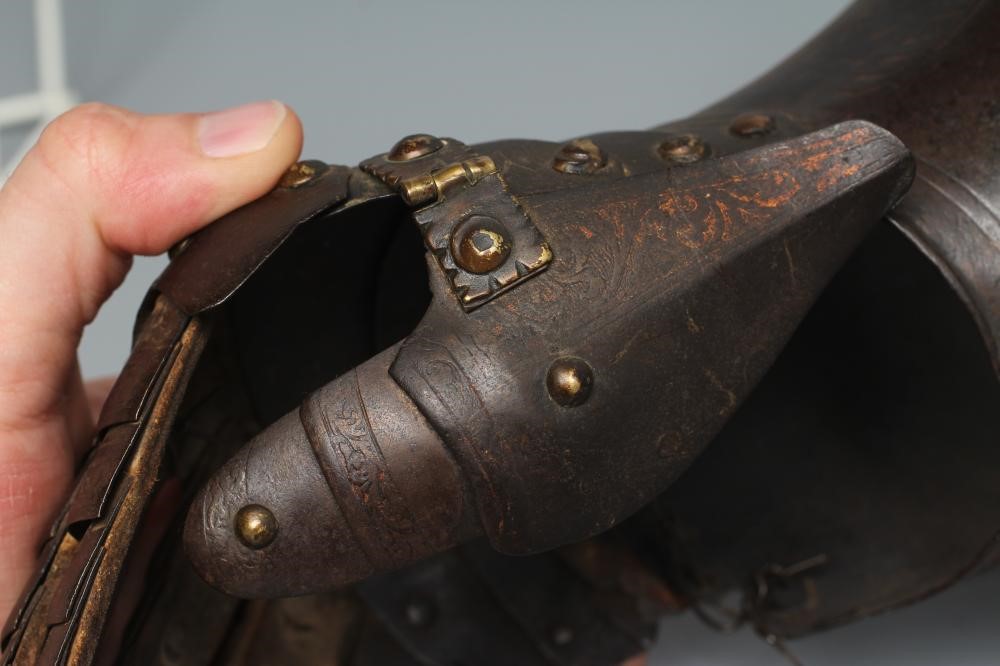 AN ANTIQUE GAUNTLET Image