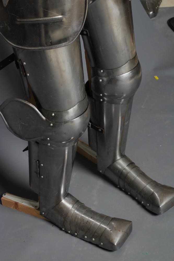 A FULL SUIT OF FIELD ARMOUR Image
